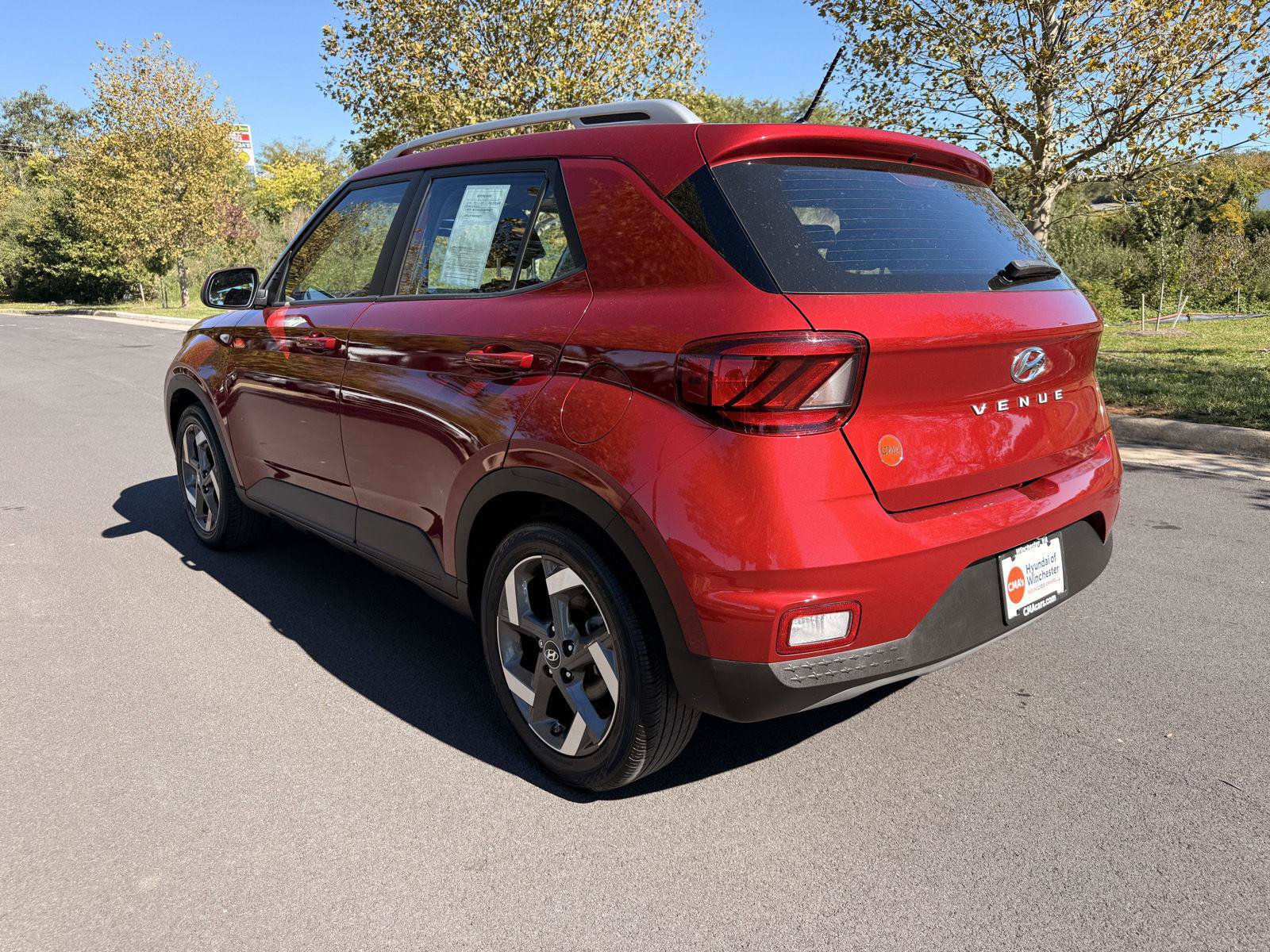 Used 2024 Hyundai Venue Limited FWD image 7