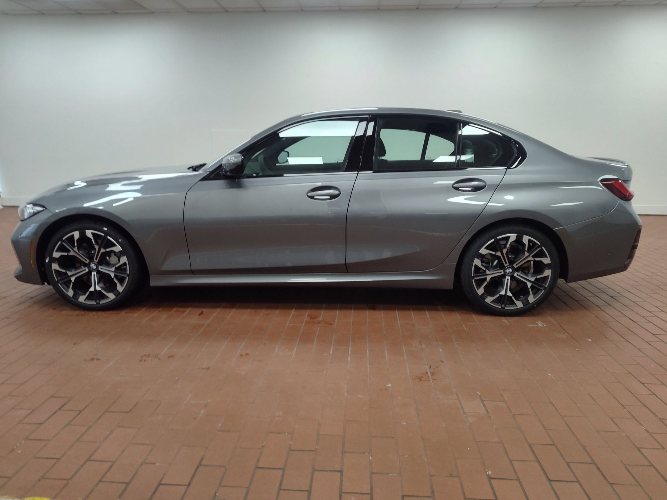 Used 2026 BMW 330i xDrive Sedan w/ M Sport Package AWD/4WD image 2