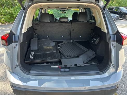 Used 2025 Nissan Rogue SV AWD/4WD image 13