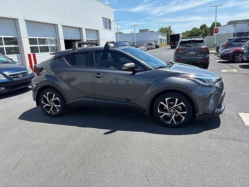Used 2021 Toyota C-HR XLE FWD image 5