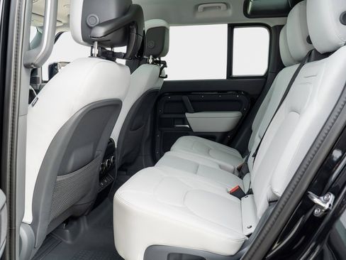 New 2025 Land Rover Defender 110 X-Dynamic SE image 28