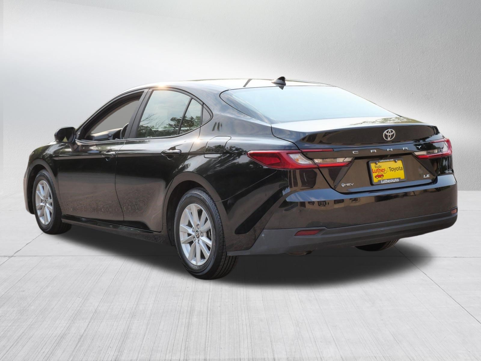 Certified 2025 Toyota Camry LE FWD image 5