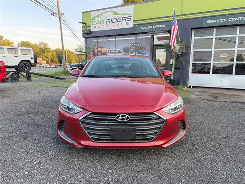 Used 2017 Hyundai Elantra SE FWD image 2