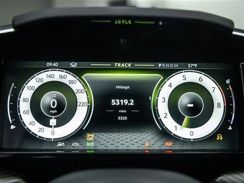 Used 2025 Aston Martin V8 Vantage Coupe image 23