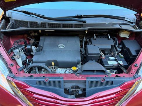 Used 2016 Toyota Sienna LE image 31