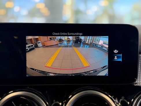 Used 2023 Mercedes-Benz GLB 250 4MATIC image 33