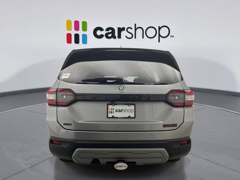 Used 2025 Honda Pilot TrailSport image 4