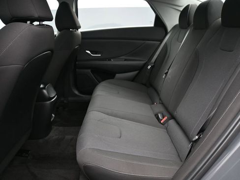 Certified 2024 Hyundai Elantra SE image 11