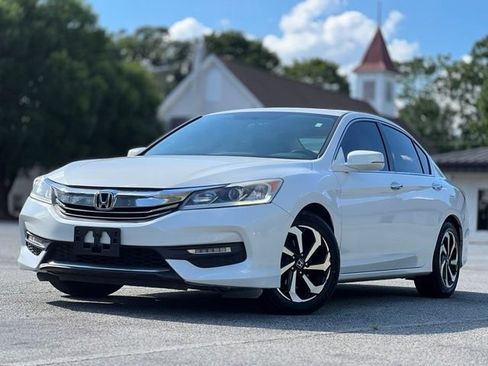 Used 2017 Honda Accord EX image 1