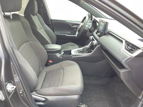 Used 2022 Toyota RAV4 SE image 39
