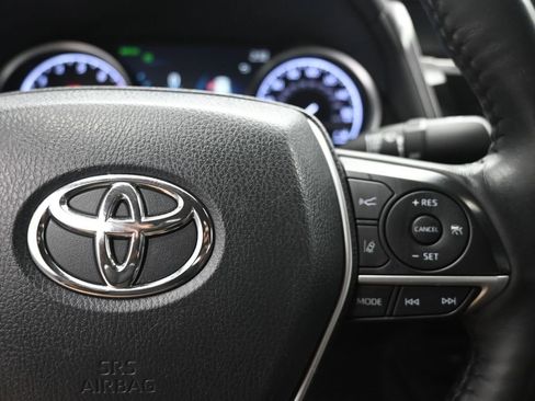 Used 2023 Toyota Camry XLE image 14