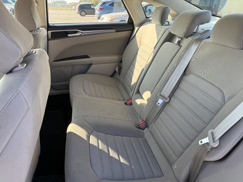 Used 2020 Ford Fusion SE image 12