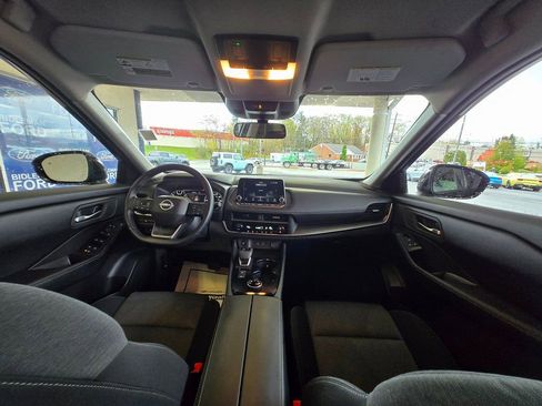 Used 2025 Nissan Rogue SV image 26