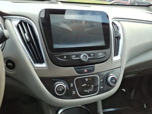 Used 2018 Chevrolet Malibu LT image 15