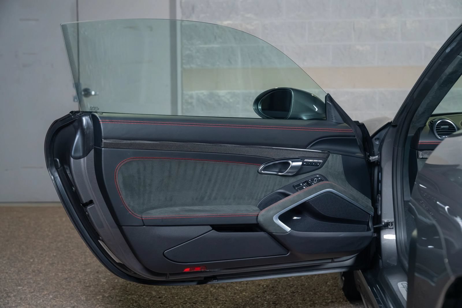 Used 2024 Porsche 718 Cayman GTS RWD image 11