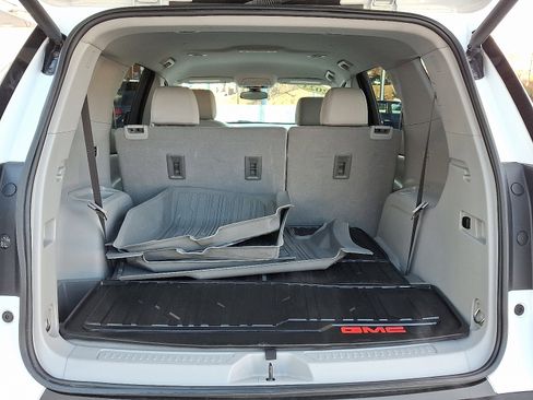 Used 2023 GMC Acadia SLE w/ Driver Convenience Package image 27