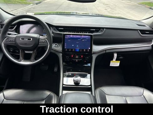 Used 2024 Jeep Grand Cherokee Limited w/ Black Appearance Package image 13