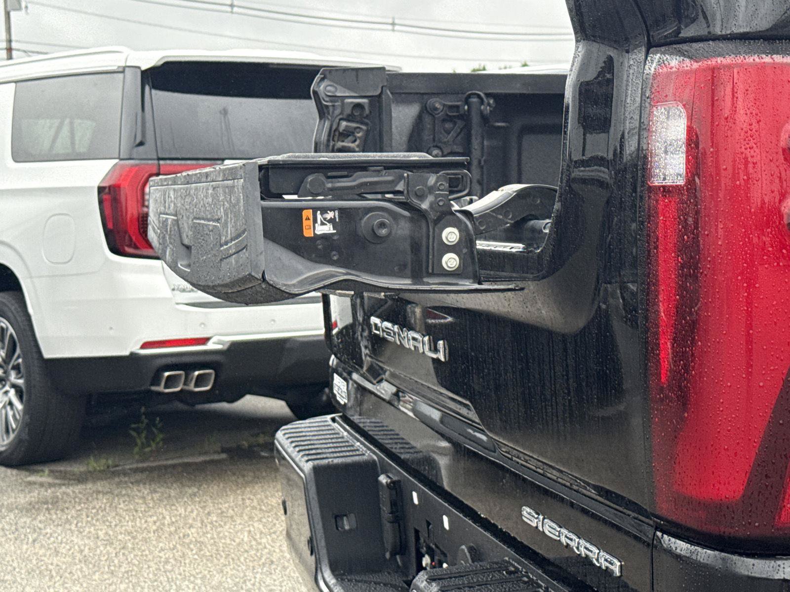 Used 2025 GMC Sierra 2500 Denali AWD/4WD image 7