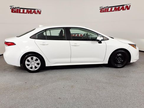 Used 2021 Toyota Corolla LE FWD image 4
