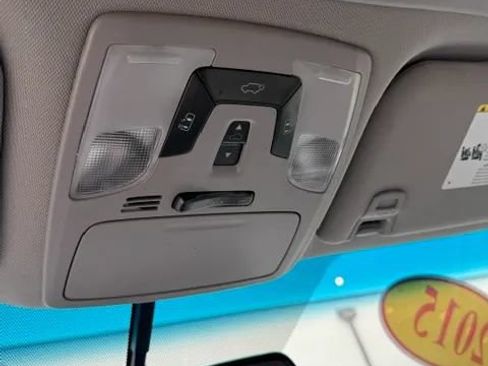 Used 2015 Toyota Sienna XLE Premium FWD image 3