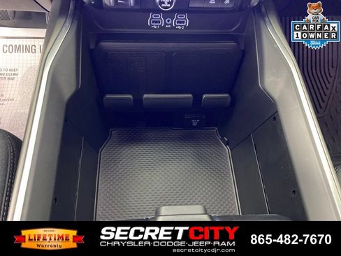 Used 2025 RAM 1500 Big Horn AWD/4WD image 25