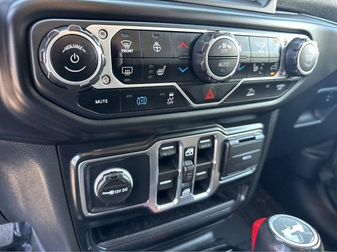 Used 2021 Jeep Wrangler Unlimited Sahara w/ Cold Weather Group image 26