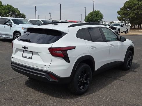 New 2026 Chevrolet Trax LT w/ Midnight Edition FWD image 4