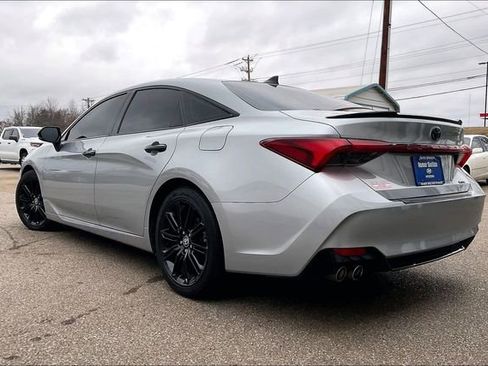 Used 2021 Toyota Avalon XSE image 3