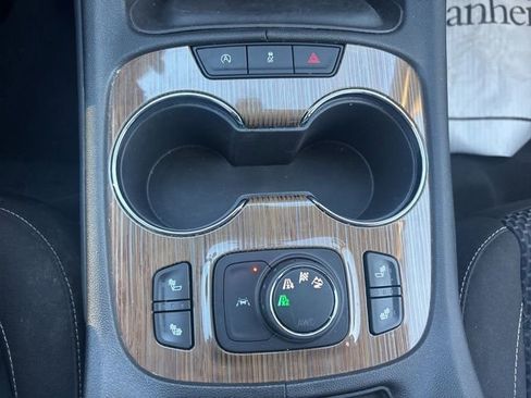 Used 2023 GMC Acadia SLE w/ Driver Convenience Package image 10