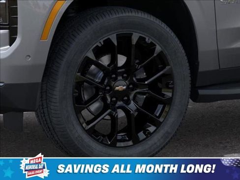 New 2026 Chevrolet Suburban Premier w/ Sun And Tow Package AWD/4WD image 9