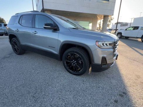 Used 2023 GMC Acadia SLE w/ Driver Convenience Package image 2