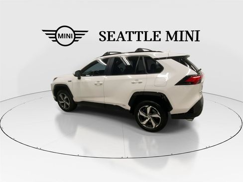 Used 2024 Toyota RAV4 SE w/ Weather & Moonroof Package AWD/4WD image 8