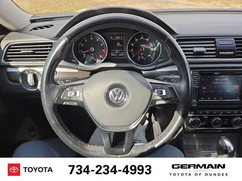 Used 2018 Volkswagen Passat 2.0T SE FWD image 19