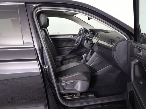 Used 2022 Volkswagen Tiguan SE w/ Panoramic Sunroof Package image 29