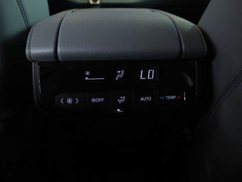 Used 2023 Toyota Highlander XLE FWD image 21
