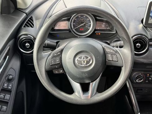 Used 2017 Toyota Yaris iA FWD image 11