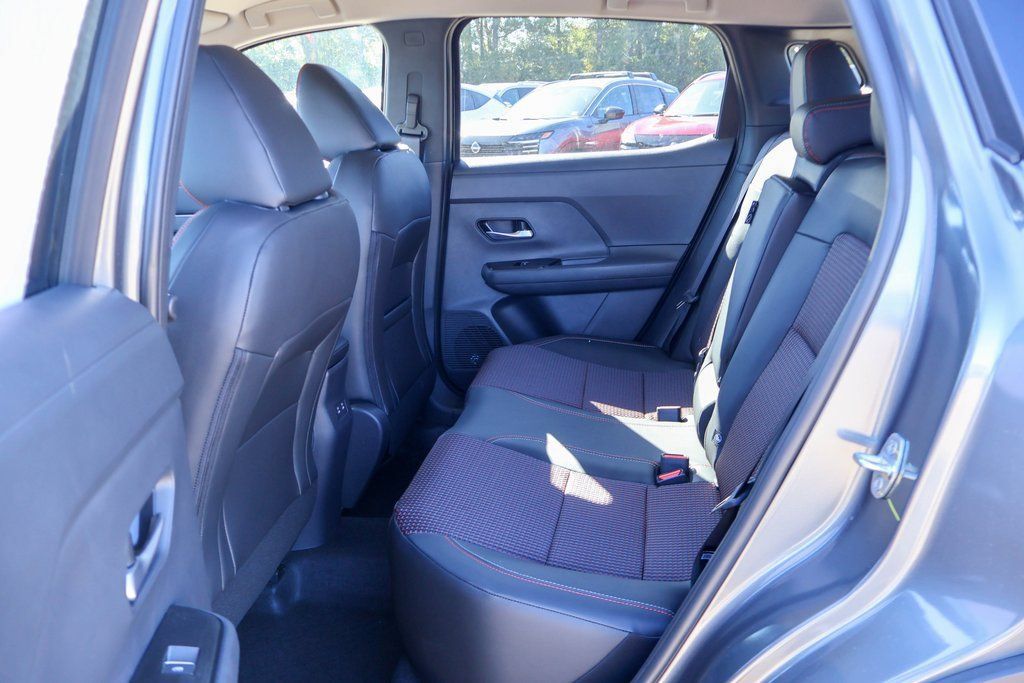 New 2026 Nissan Kicks SR w/ Cold Weather Package FWD image 8