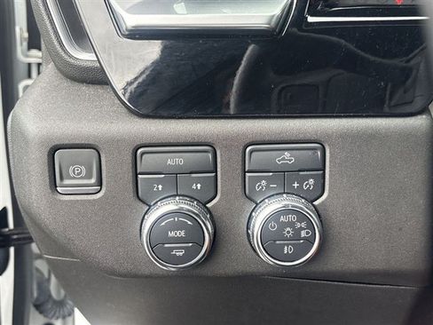 Certified 2022 GMC Sierra 1500 Elevation w/ LPO, Elevation Black Package AWD/4WD image 18
