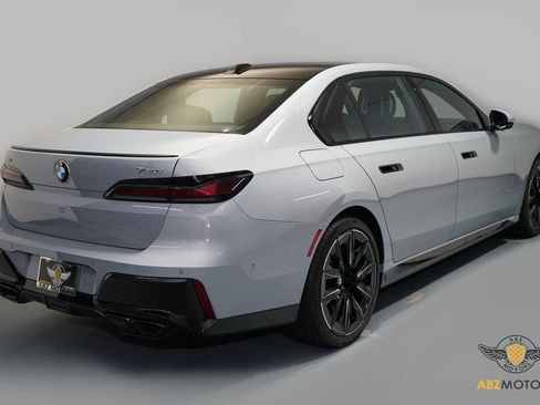 Used 2023 BMW 760i xDrive image 6