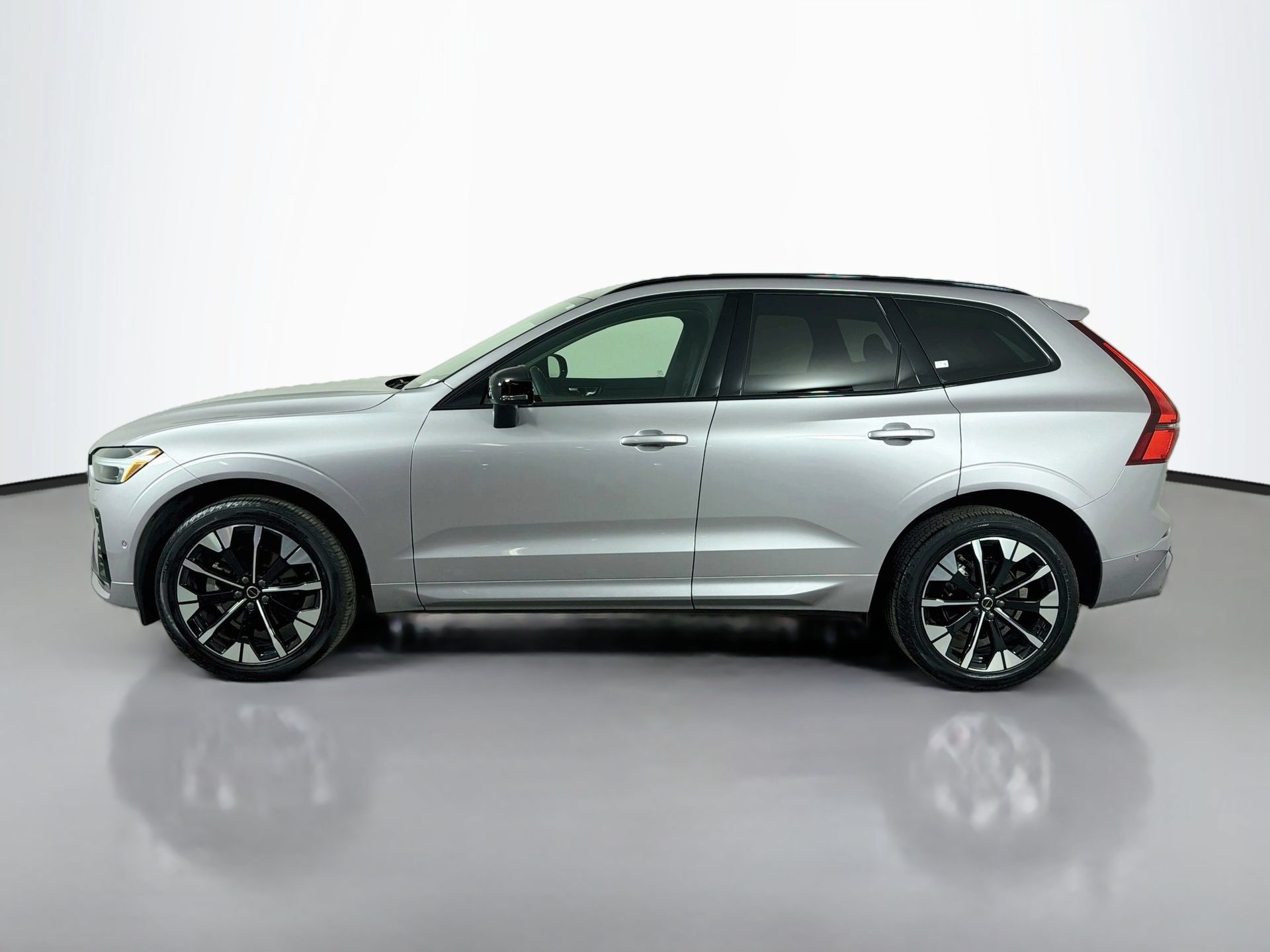 Used 2026 Volvo XC60 B5 Plus AWD/4WD image 9