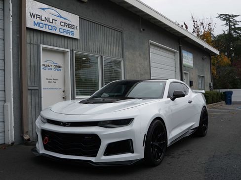 Used 2018 Chevrolet Camaro ZL1 image 1