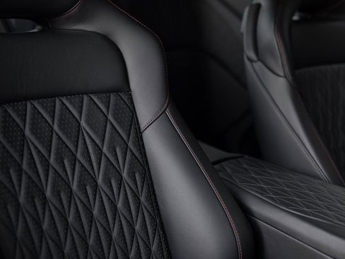 Used 2025 Aston Martin DB12 Coupe RWD image 19