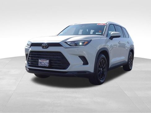 Certified 2024 Toyota Grand Highlander XLE image 8