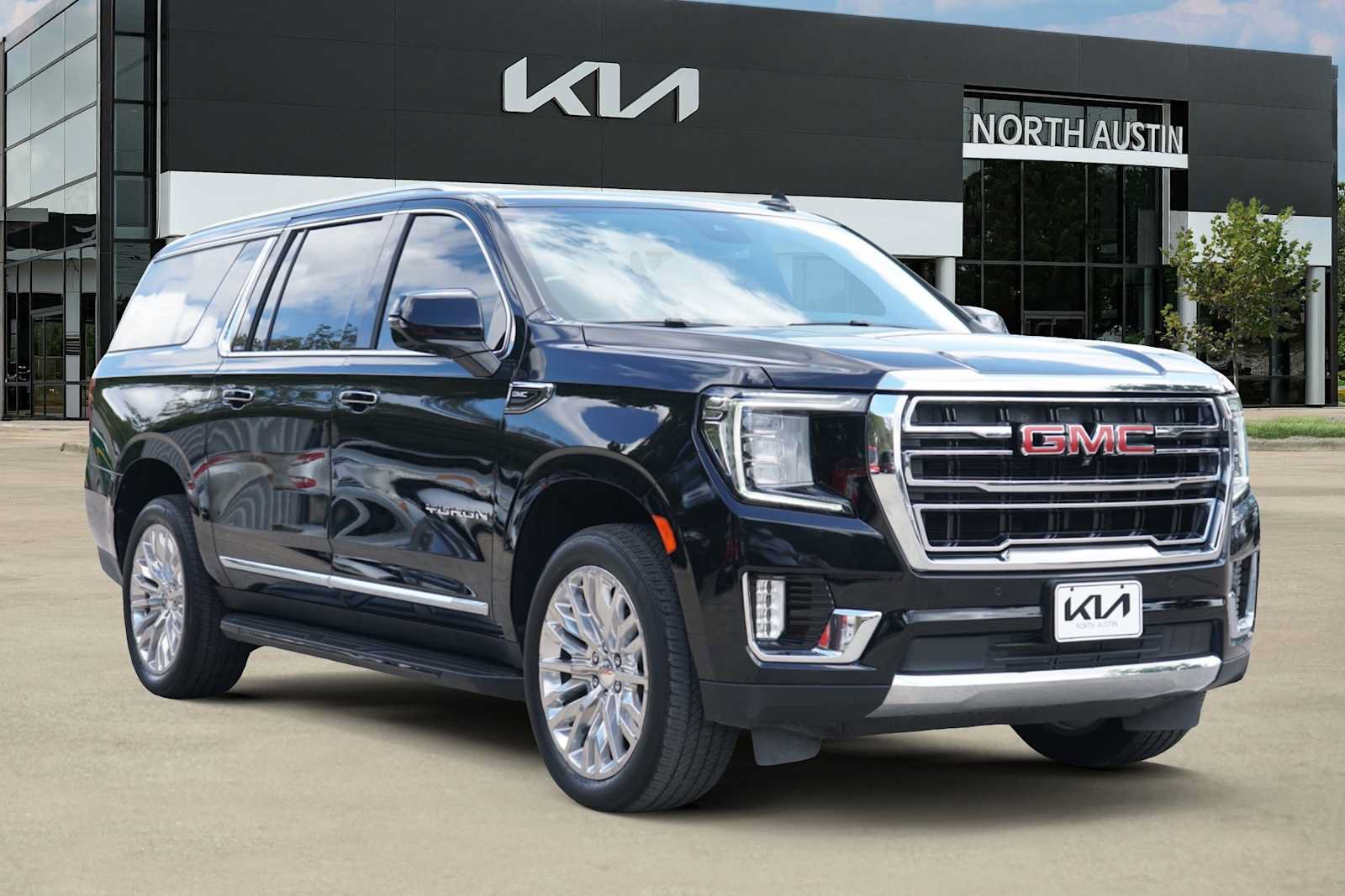 Used 2024 GMC Yukon XL SLT w/ SLT Premium Package AWD/4WD image 6