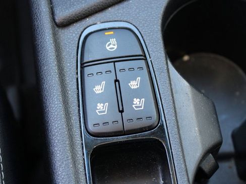 Used 2022 Kia Niro EX Premium image 20