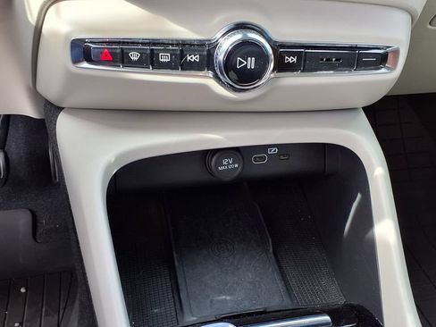 Used 2023 Volvo XC40 B5 Ultimate w/ Protection Package Premier AWD/4WD image 27