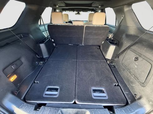 Used 2018 Ford Explorer XLT w/ Equipment Group 202A image 14