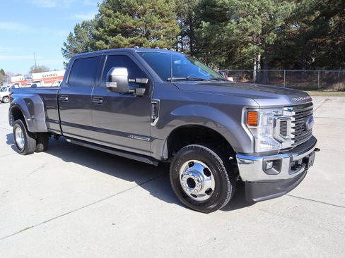 Used 2021 Ford F350 Lariat w/ Lariat Value Package image 8