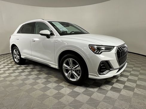 Used 2024 Audi Q3 2.0T Premium w/ Convenience Package image 6