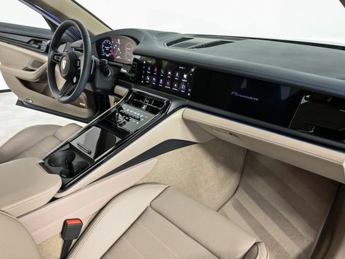 Certified 2025 Porsche Panamera image 25